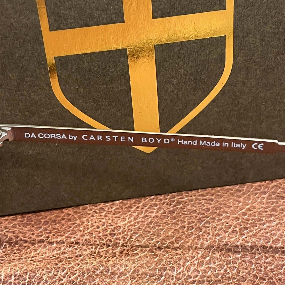 Da Corsa Sunglasses from Carsten Boyd. Brushed Bronze/Smoke temple view.