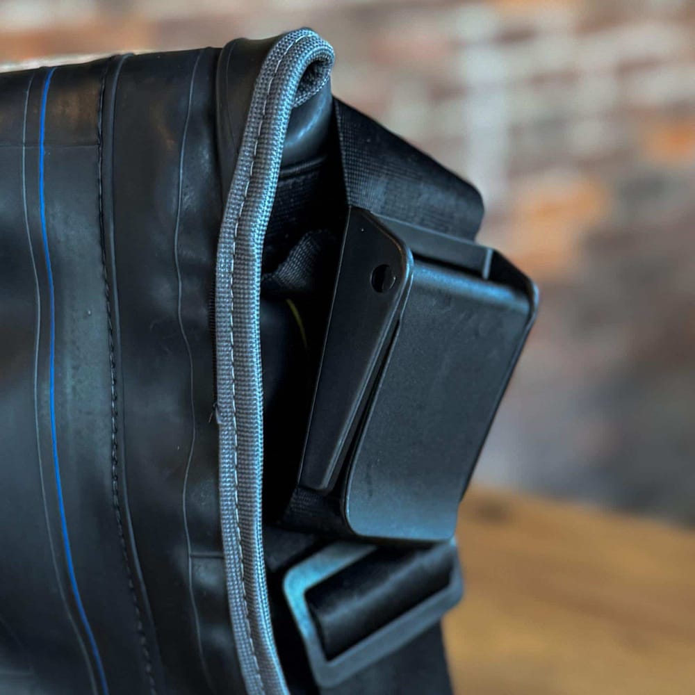 Haversack Satchel by Alchemy Goods. Buckle view.