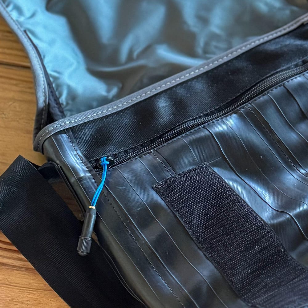 Haversack Satchel by Alchemy Goods. Zipper view.